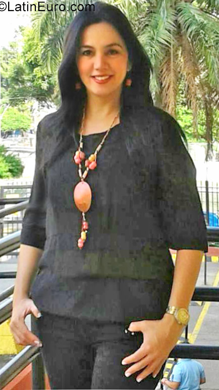 Date this happy Colombia girl Alexandra from Cali CO22205