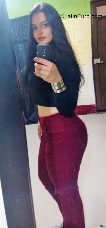 Date this voluptuous Colombia girl Alejandra from Medellin CO20126