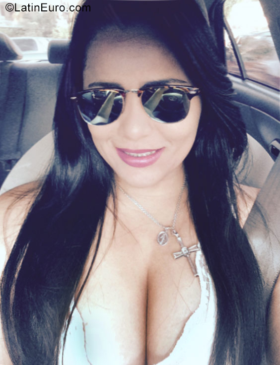 Date this passionate Dominican Republic girl Diana from Santo Domingo DO27342