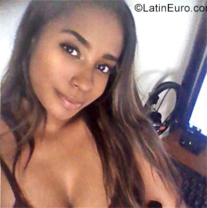Date this stunning Colombia girl Lola from Cali CO22208