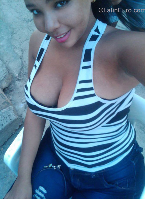 Date this athletic Dominican Republic girl Shesel from Santo Domingo DO27467
