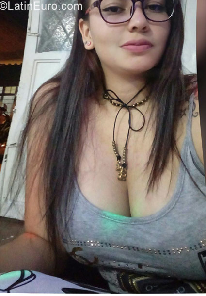 Date this foxy Colombia girl Leidy from Cali CO20334