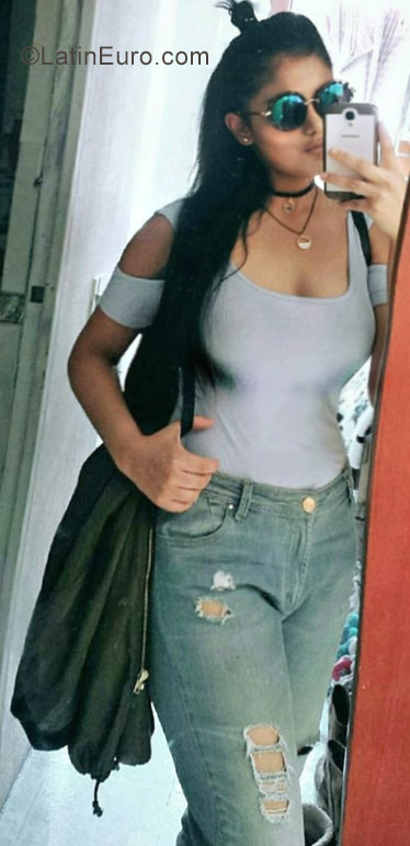 Date this gorgeous Colombia girl Daniela from Bogota CO20335