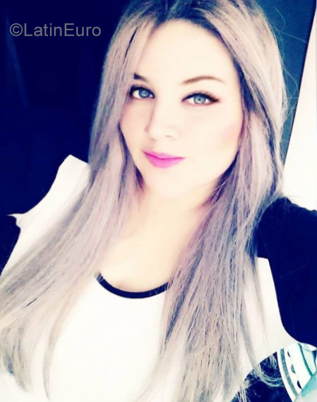 Date this charming Colombia girl Maria from Bogota CO20408