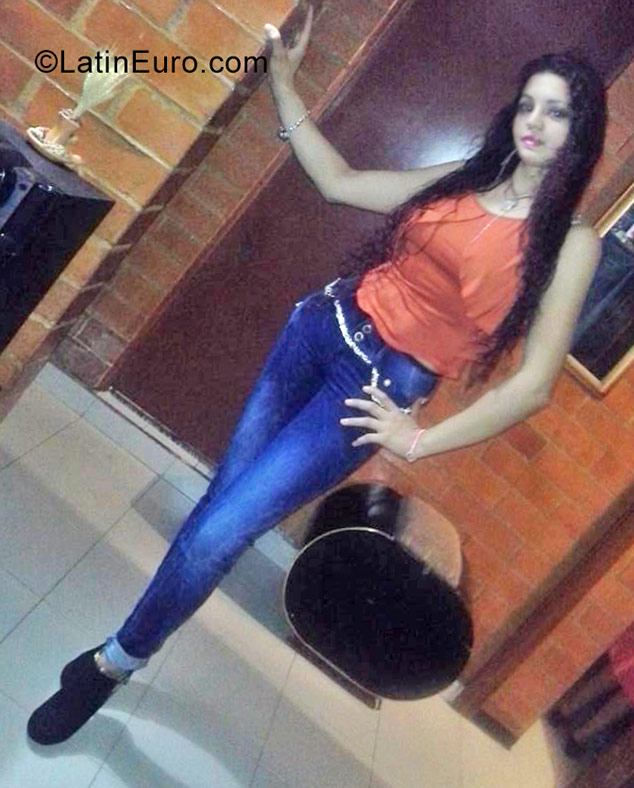 Date this delightful Colombia girl Karol from Bogota CO20425