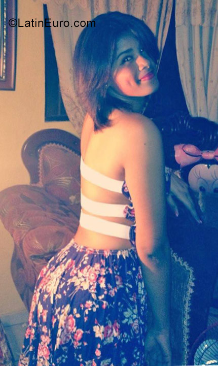 Date this attractive Dominican Republic girl Esmeralda from Santo Domingo DO27576