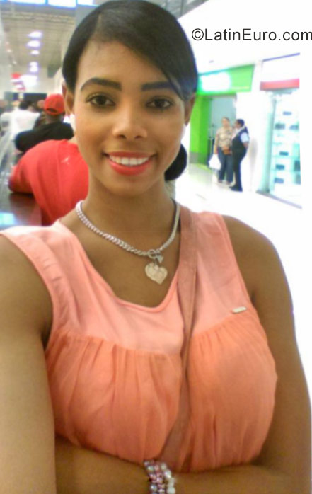 Date this pretty Dominican Republic girl Shantyel from Satiago DO27602