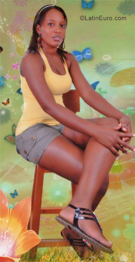 Date this nice looking Colombia girl Liliana from Cali CO20730