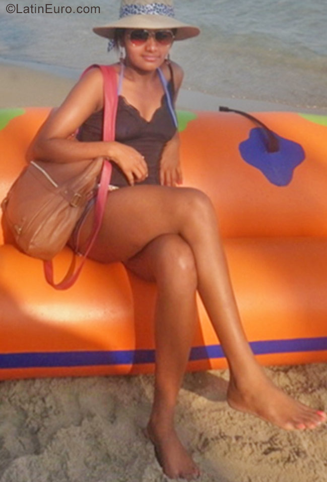 Date this hot Colombia girl Lina from Cartagena CO20759