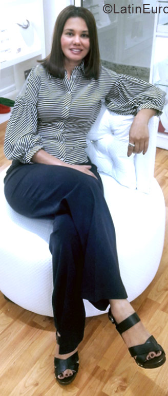 Date this good-looking Dominican Republic girl Victoria from Santo Domingo DO27946
