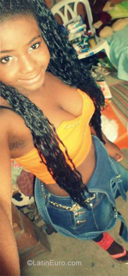 Date this attractive Colombia girl Yiset from Bogota CO20884