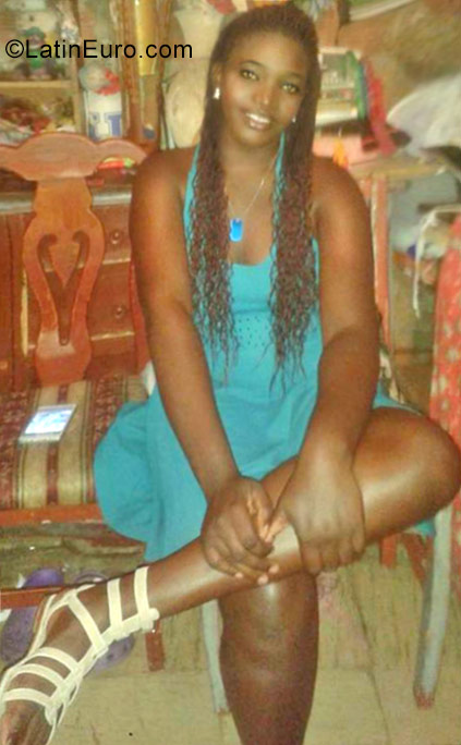 Date this happy Colombia girl Neyiret from Duitama CO20910