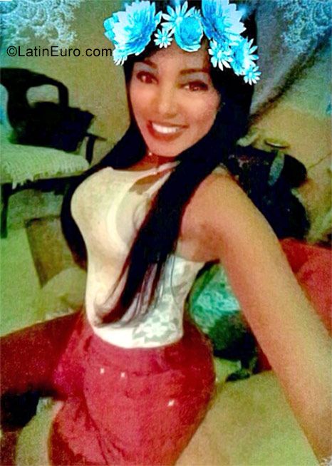 Date this hard body Dominican Republic girl Saray from Santo Domingo DO28183