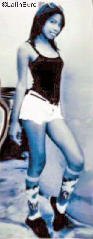 Date this hot Dominican Republic girl Anedresh from Santiago DO28228