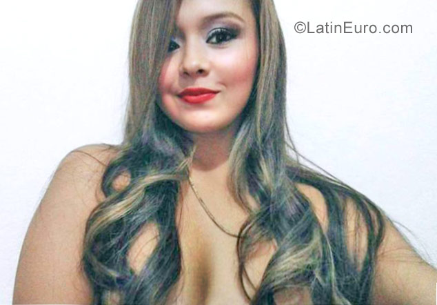Date this nice looking Colombia girl Jennifer paola from Bogota CO21143