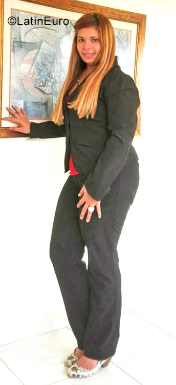 Date this beautiful Dominican Republic girl Carolyn from Santo Domingo DO28300