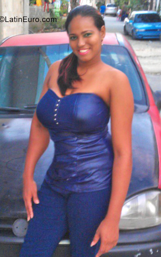 Date this hot Dominican Republic girl YAMELL from Santo Domingo DO28333