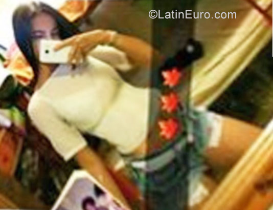 Date this nice looking Colombia girl Ailyn from Barranquilla CO21175