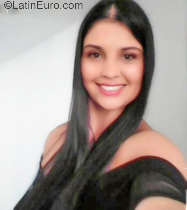 Date this hard body Colombia girl Natalia from Medellin CO21237