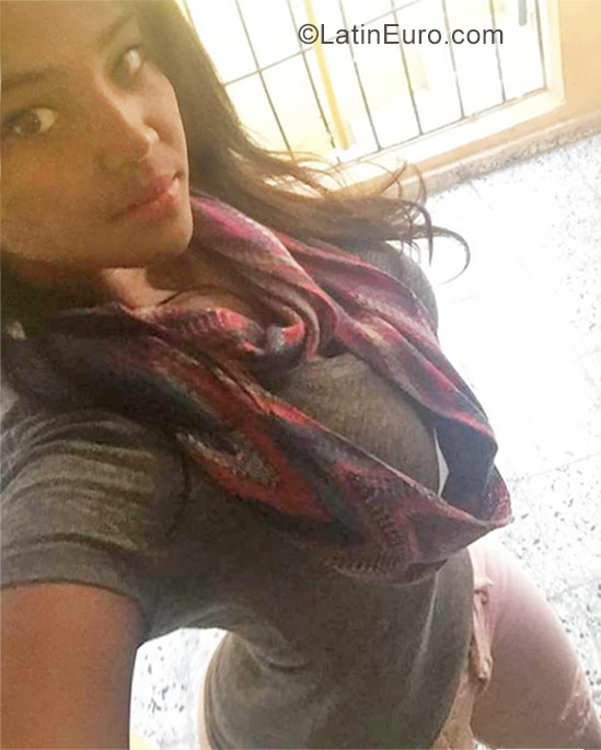 Date this beautiful Dominican Republic girl Kamila from Punta Cana DO28453