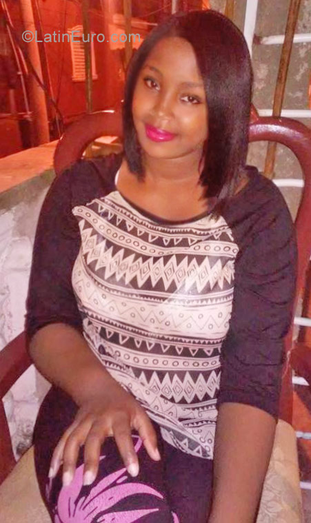 Date this sensual Dominican Republic girl Nairobi from Santo Domingo DO28547