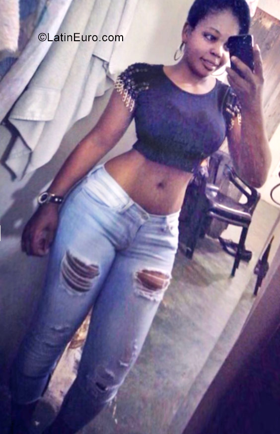 Date this foxy Dominican Republic girl Leydi from Santo Domingo DO28699