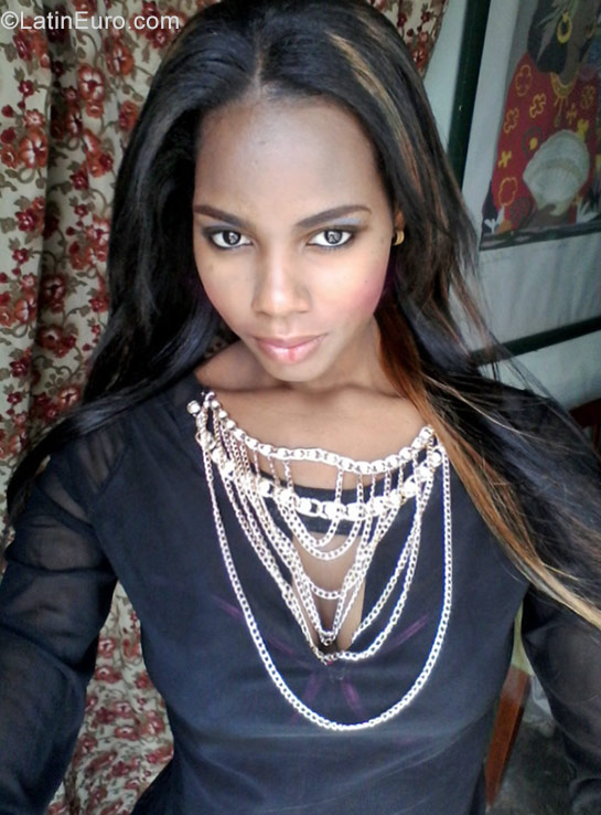 Date this attractive Dominican Republic girl Sarah from Santo Domingo DO28712