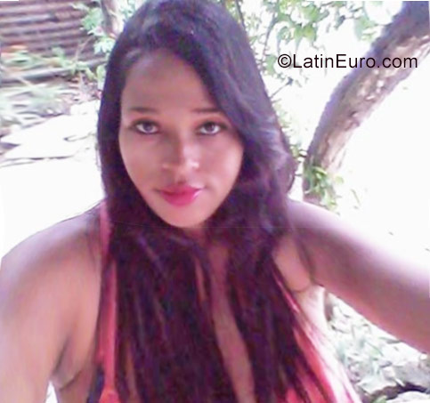 Date this fun Dominican Republic girl Dahiana from Santo Domingo DO28791