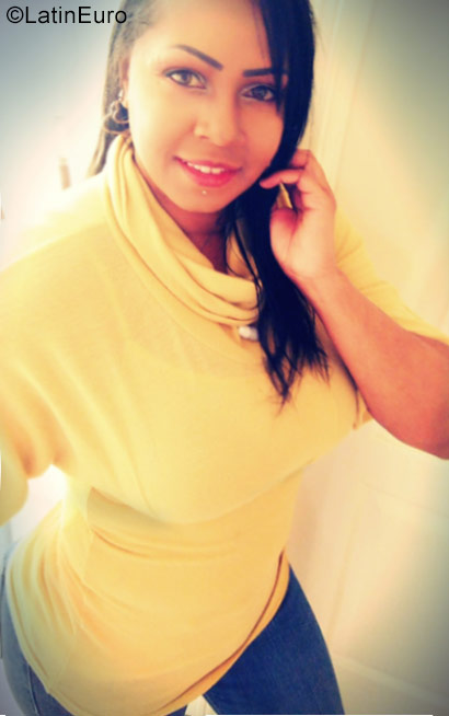 Date this exotic United States girl Tanishia from Washington, DC US20567