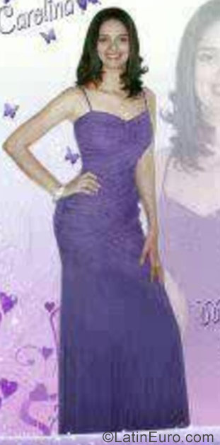 Date this nice looking Colombia girl Carolina from Medellin CO21572