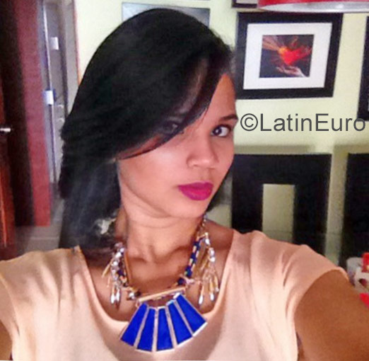 Date this nice looking Dominican Republic girl Virginia santos from Santo Domingo DO28898