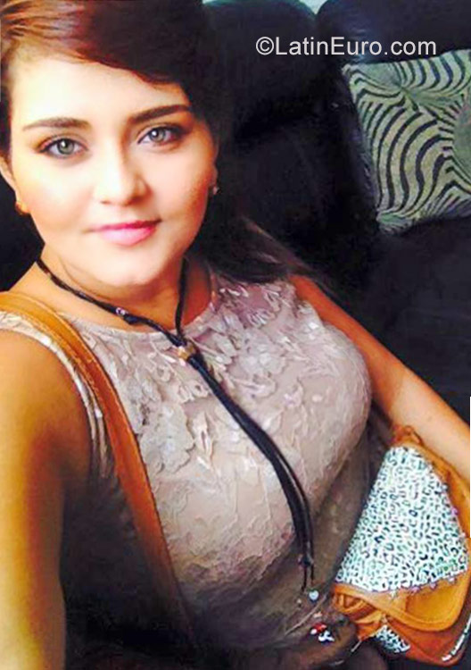 Date this tall Colombia girl Julieth from Bucaramanga CO21626