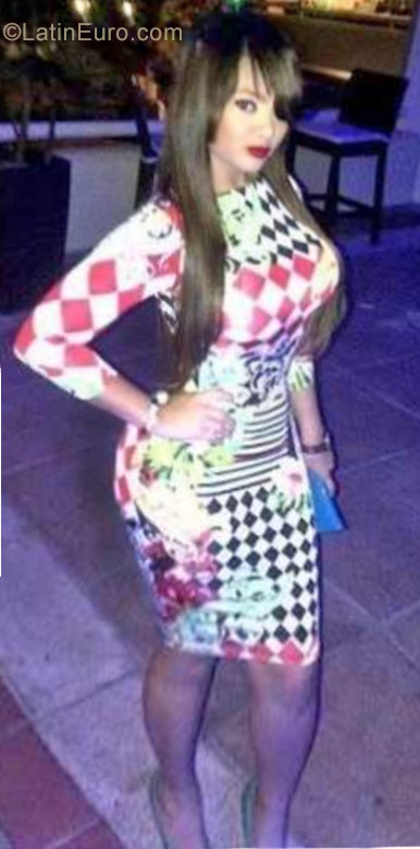 Date this voluptuous Dominican Republic girl Kendy from Santo Domingo DO29111