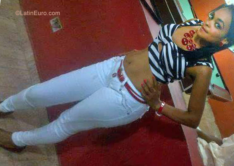 Date this pretty Dominican Republic girl Rosy from Santo Domingo DO29120