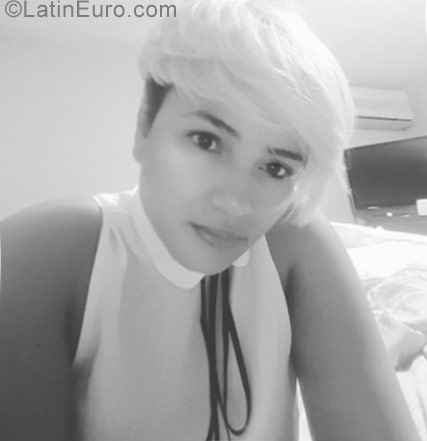 Date this tall Dominican Republic girl Monica from Santo Domingo DO29125