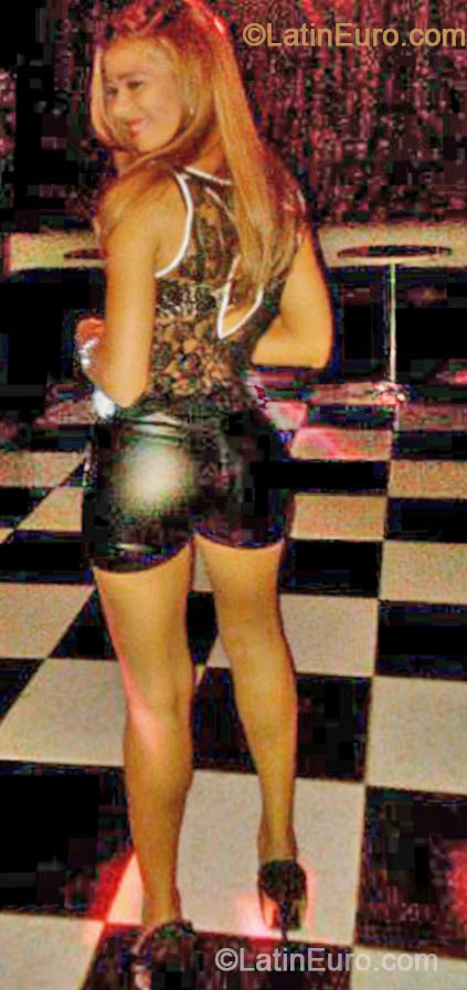Date this hot Dominican Republic girl Farah from Santo Domingo DO29126