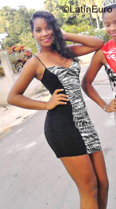 Date this foxy Dominican Republic girl Brenda from Santo Domingo DO29152