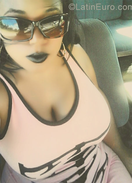 Date this delightful Dominican Republic girl Yidelkys from Santiago DO29214