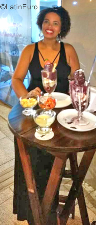 Date this attractive Brazil girl Maria from Vila Velha BR10095