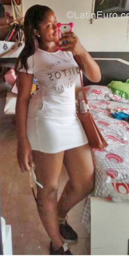 Date this fun Colombia girl Dayana from Apartado CO21809