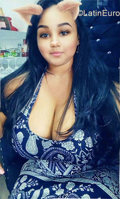 Date this tall Dominican Republic girl Naze from Santo Domingo DO29268