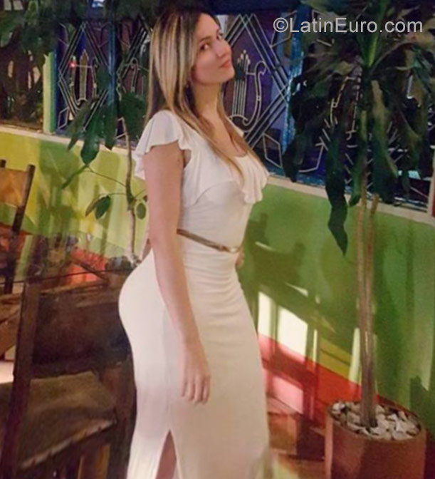 Date this pretty Colombia girl Paola from Bogota CO21821