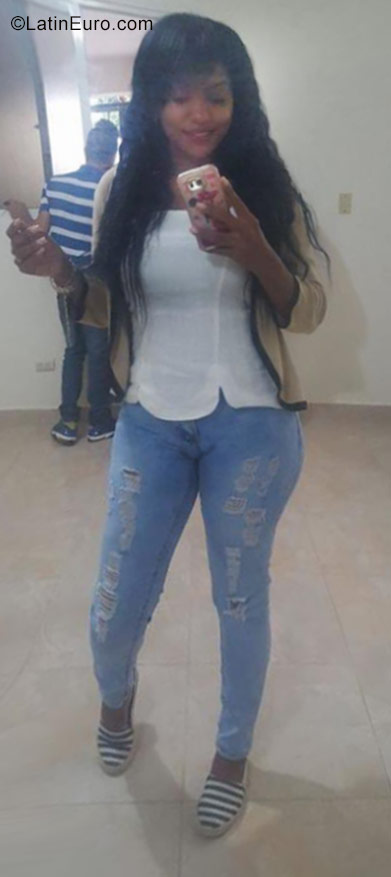 Date this stunning Dominican Republic girl Marianely from Santiago DO29286