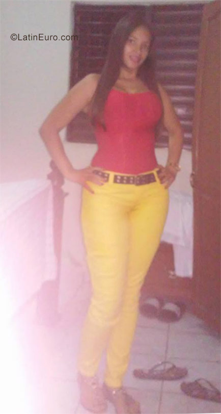 Date this lovely Dominican Republic girl Magnolia from Santiago DO29298