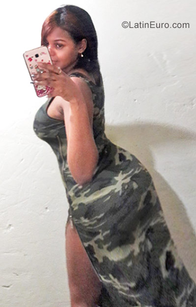 Date this nice looking Dominican Republic girl Baby flor from Santiago DO40094