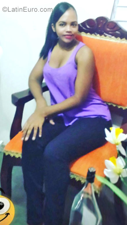 Date this young Dominican Republic girl Yomery from Santiago DO29316