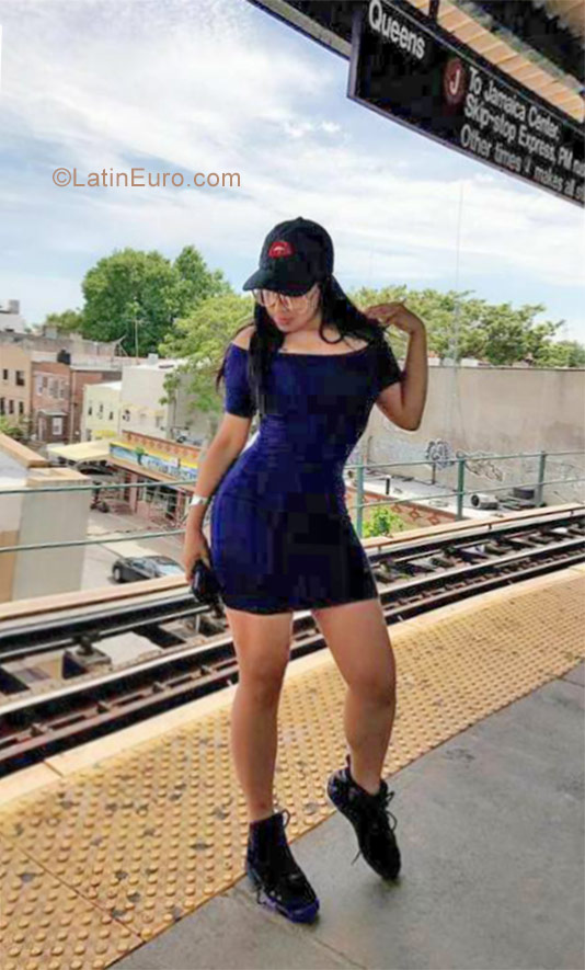 Date this happy Dominican Republic girl Cristina from Santiago DO29330