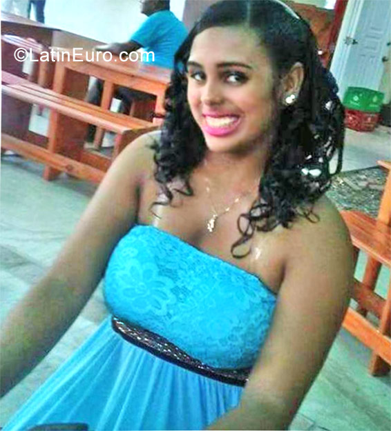 Date this athletic Dominican Republic girl Esmarlin from Mao DO29417