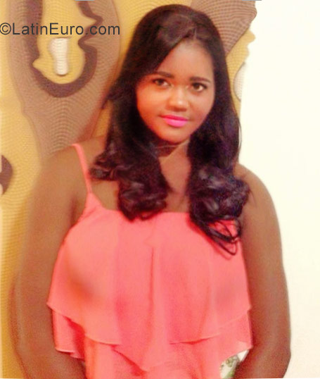 Date this nice looking Dominican Republic girl Angela from Santo Domingo DO29434