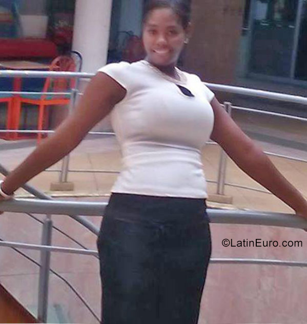 Date this hot Dominican Republic girl Michele from Santo Domingo DO29457